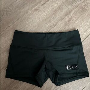 Fleo Forest Shorts (3.25 contour) - Size Medium Women